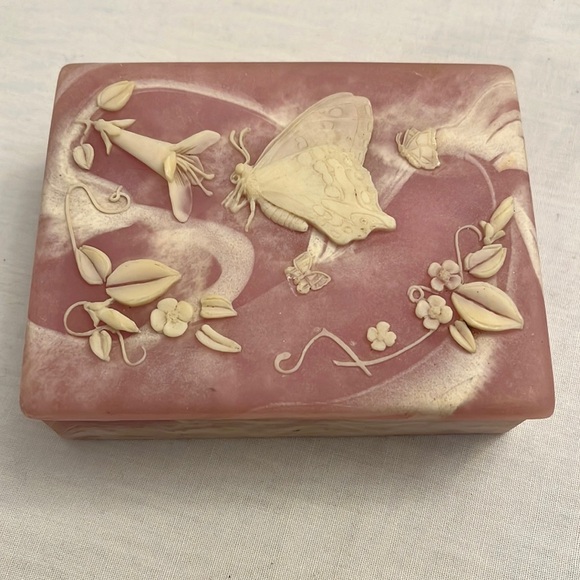 Rare Vintage Pink Incolay Trinket Jewelry Box 1974 Butterfly Flowers - Picture 2 of 8